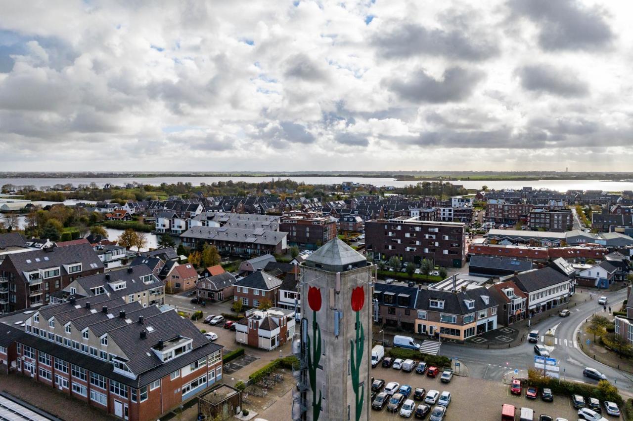 B&B De Tulpentoren Roelofarendsveen Exterior photo